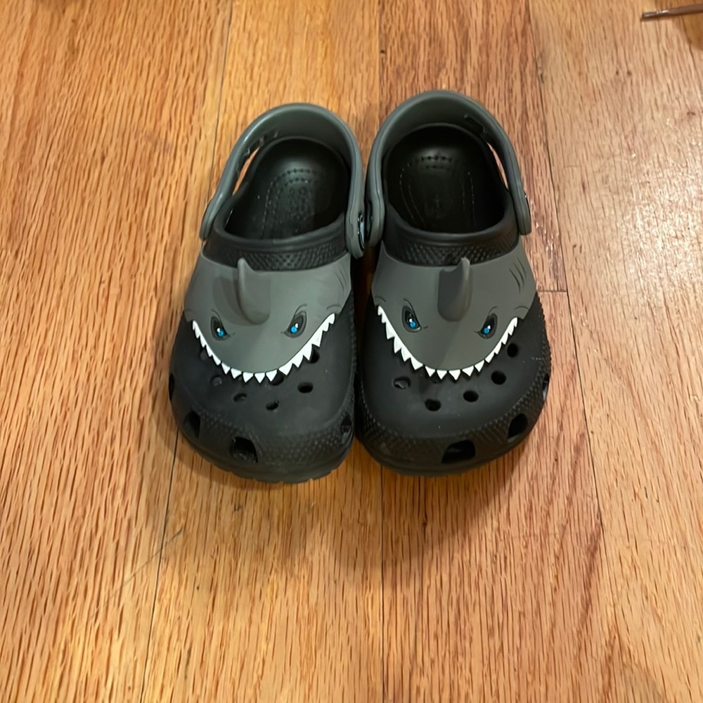 Toddler shark croc size 9c